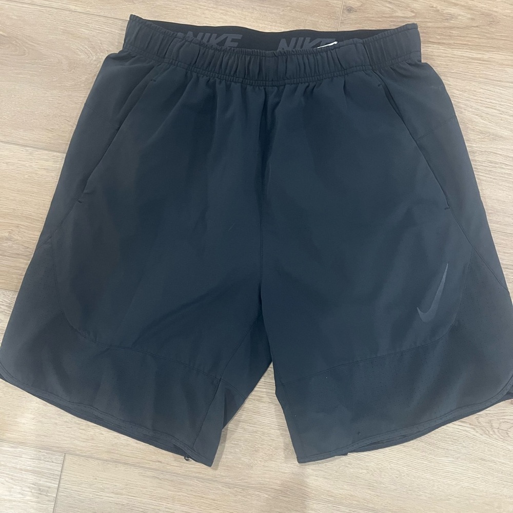 Nike Men's Dark Gray Athletic Shorts